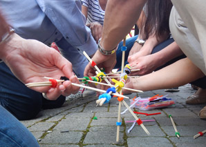 Teambuilding Bridge Building with Bambus