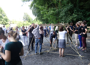 Teambuilding Bridge Building with Bambus