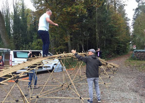 Construction d'un pont en bambou