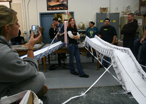 Construire des ponts de papier en équipe
