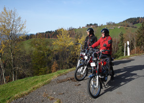 Tour en moto au-dessus du lac de Thoune