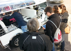 Défi sur tablette en tuk-tuk électrique