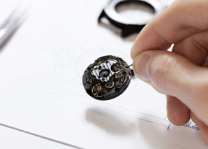 Atelier d'horlogerie dans l'atelier de l'horloger