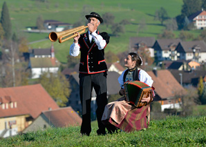 Urchige Teamspiele und Schweizer Traditionen