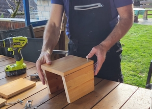 Construire une cabane à oiseaux en équipe