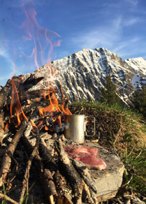 Tour de cuisine du feu archaïque à l'état sauvage