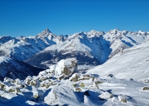 Winter team experience: snowshoe tour