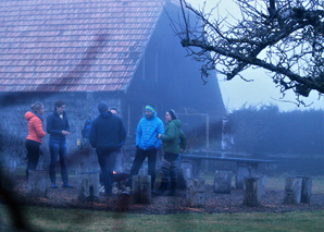 kitchenparty in a hut cooking