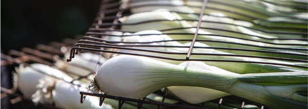 Calçotada-Feuerkochen in der Romandie