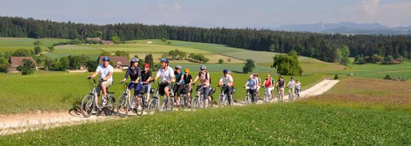 E-bike tour with fun games and barbecue