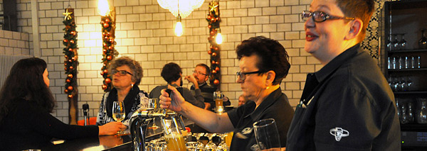 Dégustation de bières avec un repas frais du marché à Zurich