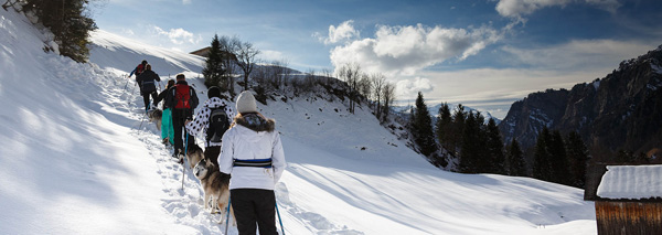 Husky trekking with fondue