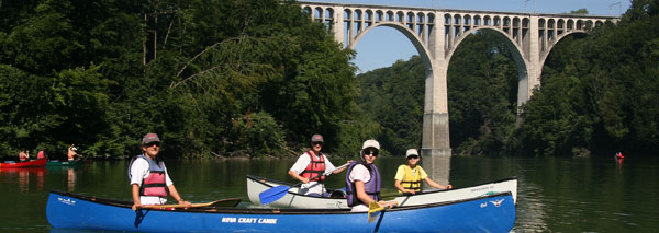 Excursion en canoë sur le lac de Schiffenen