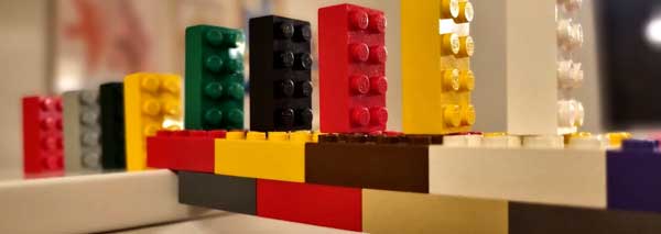 LEGO®-Domino – Kettenreaktion bauen