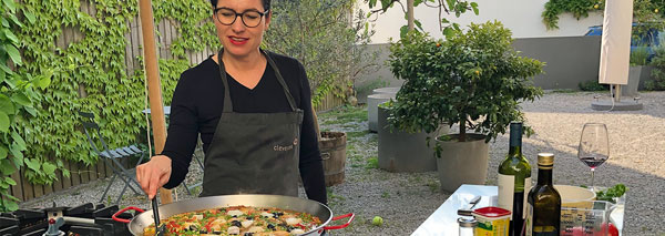 Outdoor-Teamkochen in der Gartenküche