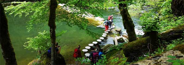 Boat trip and hike in the Doubs Regional Park