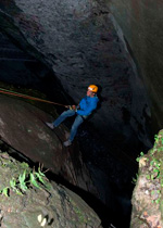 Descente sur câble dans la gorge du Choleron