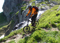 Downhill mit dem Trottibike