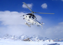 Tour en hélicoptère dans les montagnes et apéritif sur un glacier
