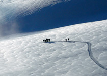 Schneeschuhlaufen über den Gletscher