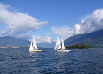 Faire de la voile sur le lac Majeur