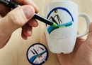 Keramik-Tasse mit Firmen-Logo bemalen