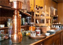 Distillation du gin en équipe