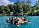 Construire un radeau sur la lac de Thoune