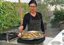 Outdoor-Teamkochen in der Gartenküche