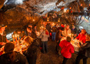 Se régaler avec une raclette dans la grotte du Hölloch