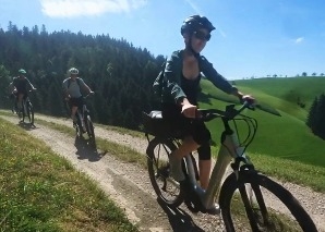 E-bike tour with fun games and barbecue