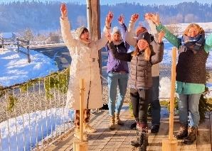 Jeux d'hiver en Emmental couronnés par une délicieuse fondue