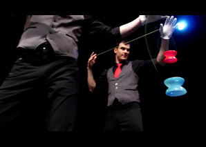 inmot!on: Yo-Yo, UV- und Feuershow